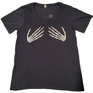 LIKE NEW❗️Skeleton Hands Black Tee- Bentley's Saloon Maine✨️Large